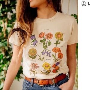UO Future State Flower Chart Botanical T-Shirt - small